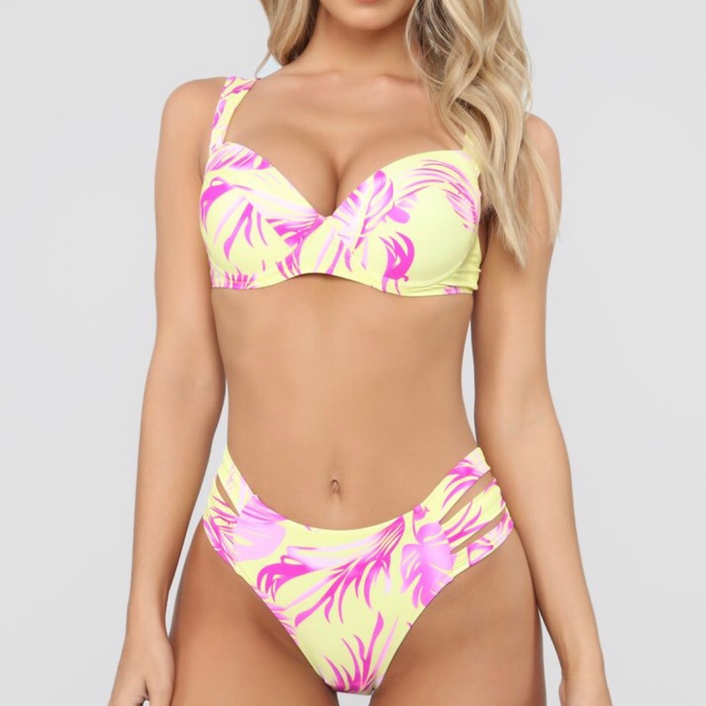 Bikini (top and bottom)